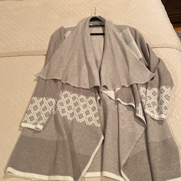 Sweater/Jacket - Picture 2 of 3